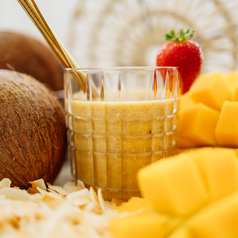 Sommerlicher Shake mit Mango und Kokos – exotisch, cremig und erfrischend